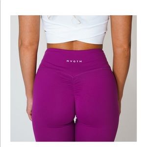 NVGTN berry scrunch legging